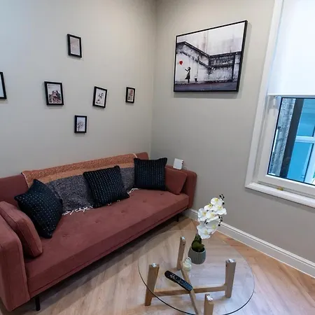 Tranquil In Streatham - 6 Apartment London