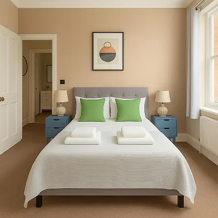 Apartment 2 Bed Flat Near Chiswick Park