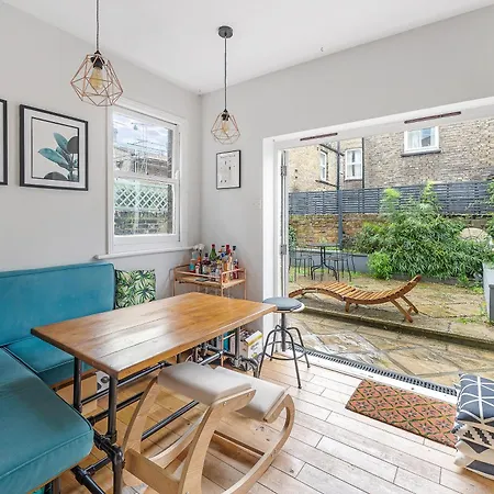 Beautiful Victorian Flat With Private Garden - Parking Available Londýn