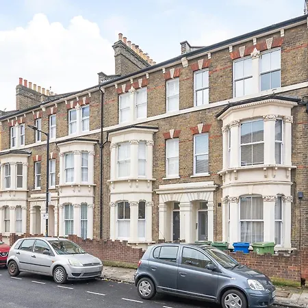 Beautiful Victorian Flat With Private Garden - Parking Available