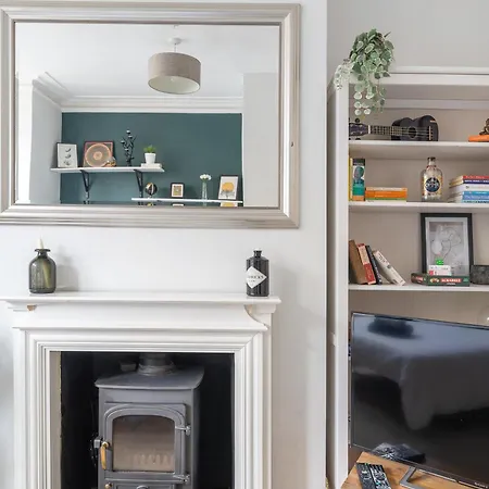 Beautiful Victorian Flat With Private Garden - Parking Available Londýn