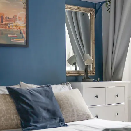 Beautiful Victorian Flat With Private Garden - Parking Available Apartmán *