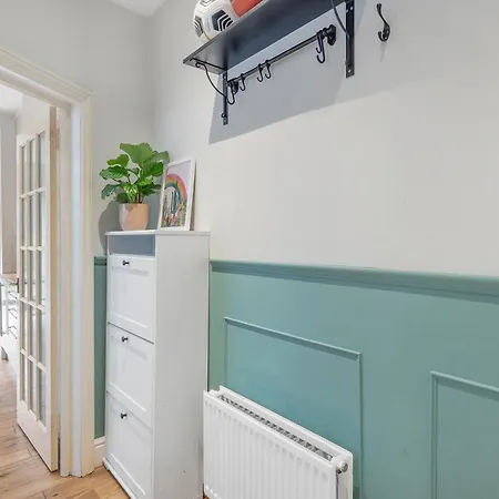 Beautiful Victorian Flat With Private Garden - Parking Available Apartmán