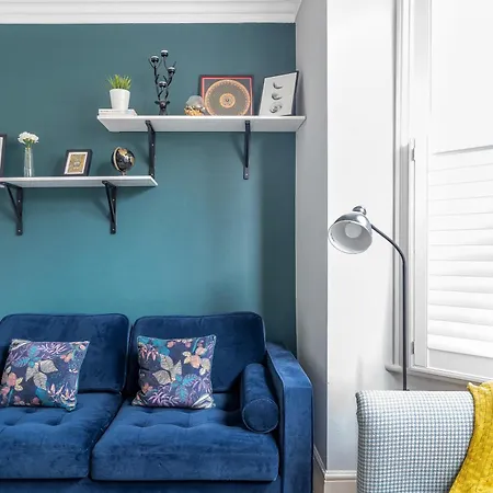 Beautiful Victorian Flat With Private Garden - Parking Available * Londýn