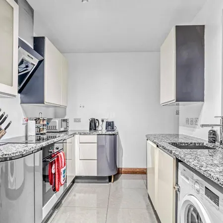 3br Retreat In Redcliffe Gardens *