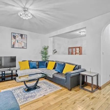 Apartment 3br Retreat In Redcliffe Gardens