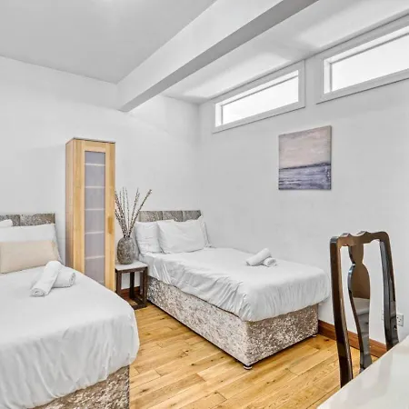 3br Retreat In Redcliffe Gardens *