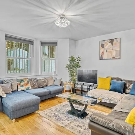 Apartment 3br Retreat In Redcliffe Gardens *