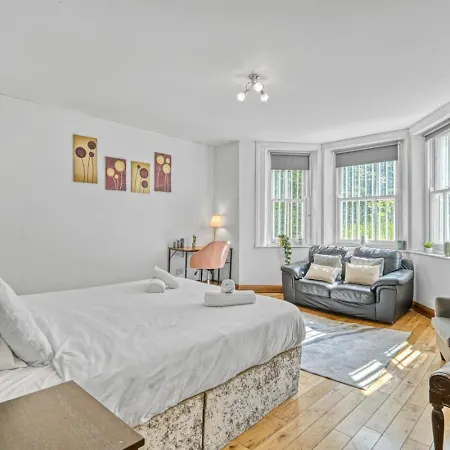 3br Retreat In Redcliffe Gardens Apartment London
