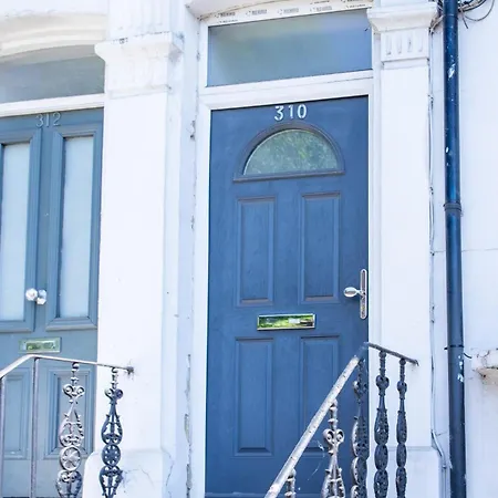 Bright & Cozy Flat In Battersea