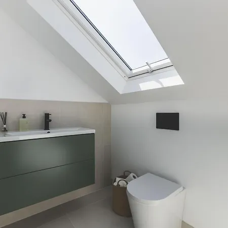 High-end 2br 2ba With Private Outdoor Space London