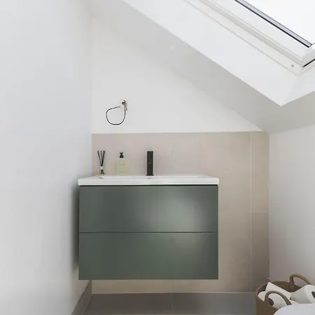 High-end 2br 2ba With Private Outdoor Space Apartment London