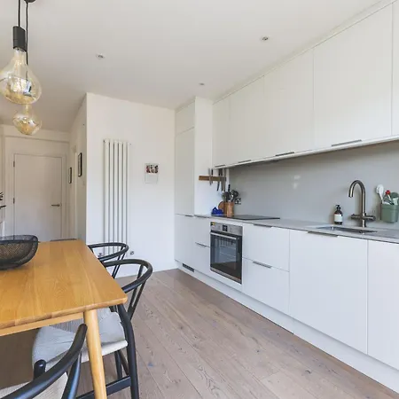 Apartment High-end 2br 2ba With Private Outdoor Space *