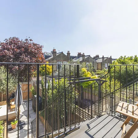 High-end 2br 2ba With Private Outdoor Space London