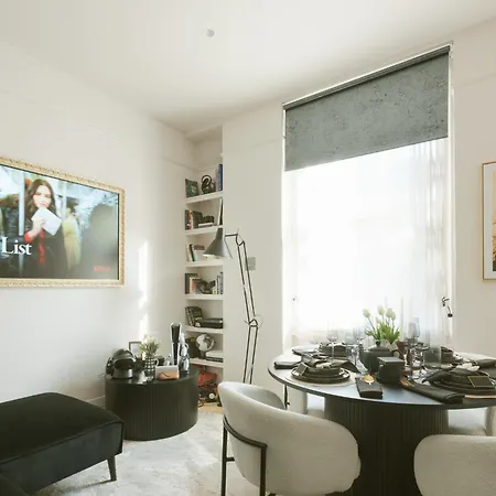 Apartment 22 Ravenson Kensington Exclusive Olympia Escape London