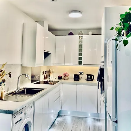 Townhouse In Kensington Apartment