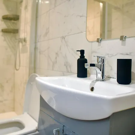 3 Bedroom - 10min Walk Stratford Station - Sleep 6 * London
