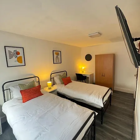 Apartment 3 Bedroom - 10min Walk Stratford Station - Sleep 6 London