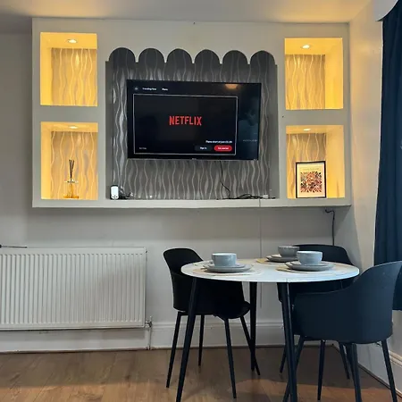 3 Bedroom - 10min Walk Stratford Station - Sleep 6 * London