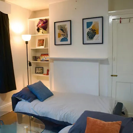 3 Bedroom - 10min Walk Stratford Station - Sleep 6