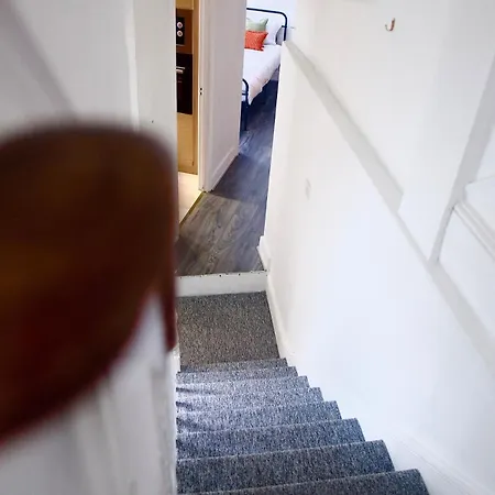 3 Bedroom - 10min Walk Stratford Station - Sleep 6 Apartment