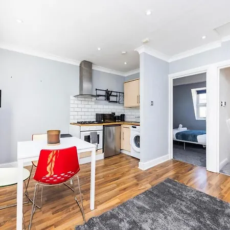 1-bed Flat - Walk To Whitechapel Station Apartment *