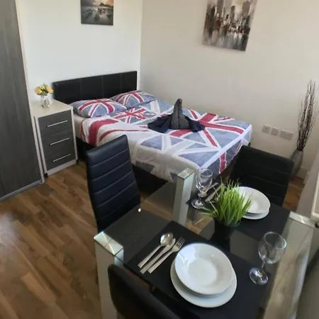 Bermondsey Apartment *