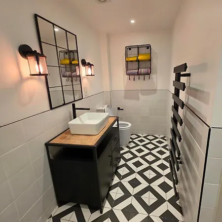 Chic 2 Bedroom Modern Cave House Holiday home