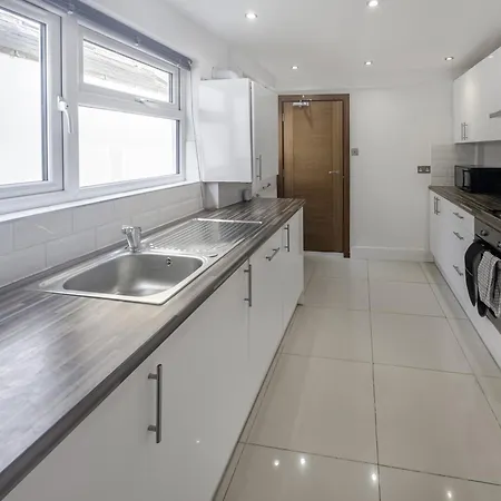 2 Bed Appt In Central London * London
