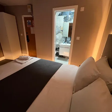 Paragraph Edmonton Hotel *