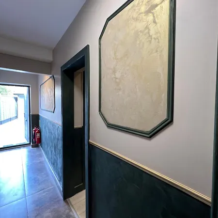 Paragraph Edmonton Hotel