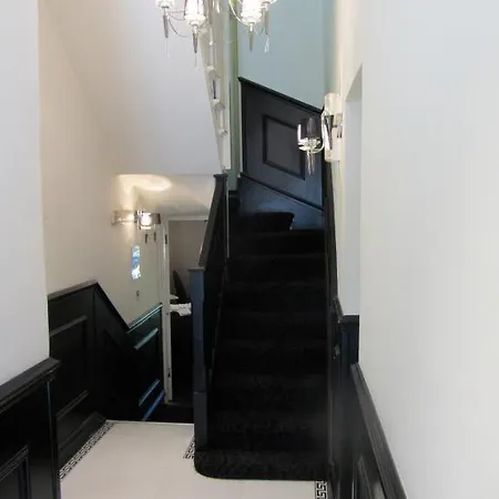Goodwood Hotel London