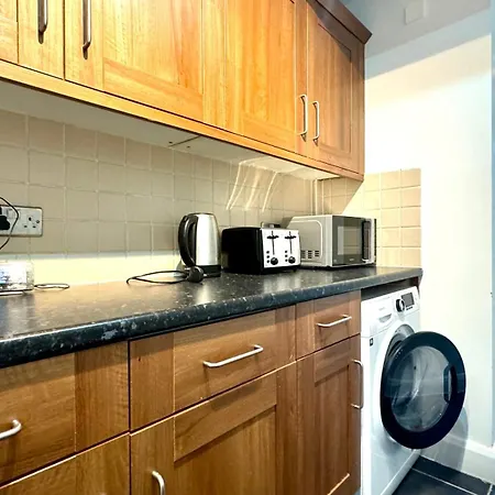 Spacious 2 Bedroom Edgware Road * לונדון