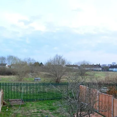 Apartment Homely 5-bed Near 02 Arena & Greenwich With Free Parking And A Large Garden *