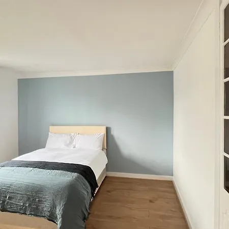 Homely 5-bed Near 02 Arena & Greenwich With Free Parking And A Large Garden Apartment London