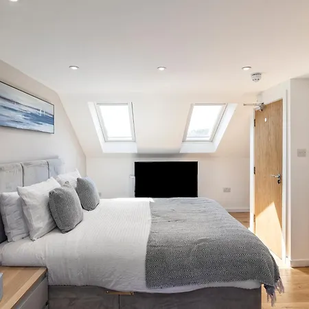 At Tube Station Sleeps 3 Private Bathroom Shared Kitchen 4 * Edgware