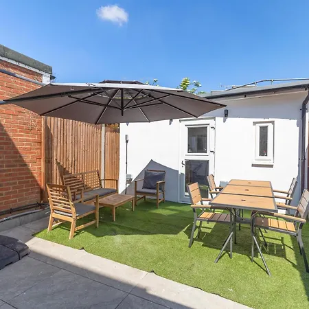 Apartment At Tube Station Sleeps 3 Private Bathroom Shared Kitchen 4