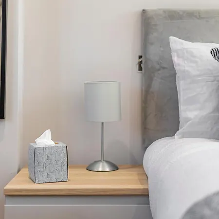 At Tube Station Sleeps 3 Private Bathroom Shared Kitchen 4 Apartment *