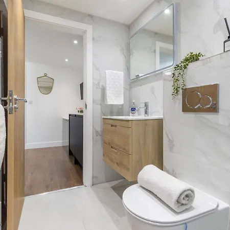 Bespoke 23 Min - C London Private Bathrroom Shared Kitchen 3 * Edgware