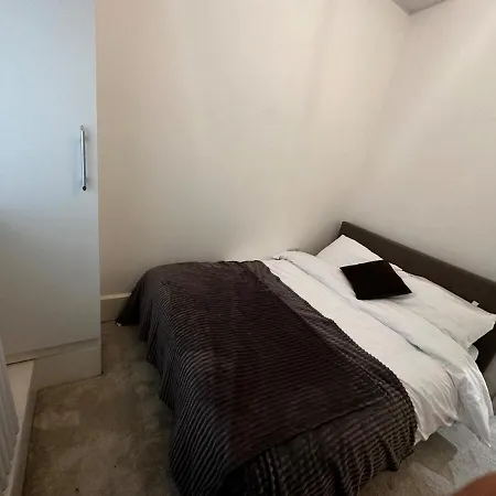 Stunning Two Bedrooms Apartment London
