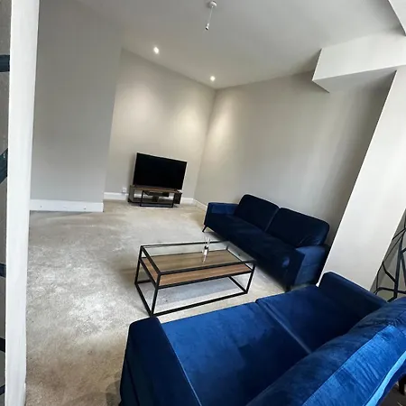 Apartment Stunning Two Bedrooms *