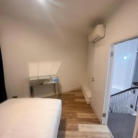 Stunning In Hyde Park Villa London