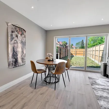 Holiday home Travard At Heathrow 386a *