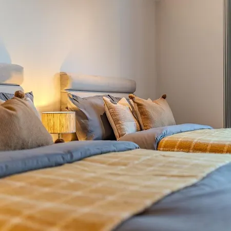 Luxuary 2br Sleeps 9, And Park Views Wembley
