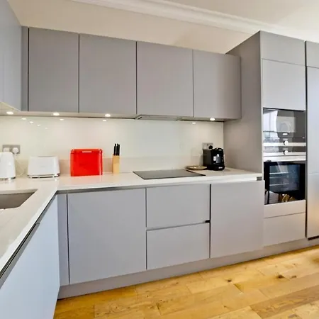 Bright & Modern 2br Flat In Kensington Apartment *