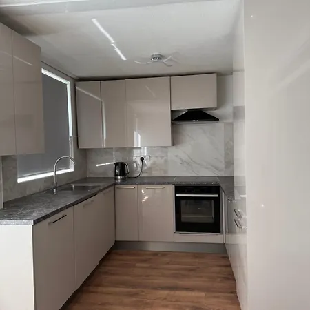Apartment Bright And Spacious Two Bedroom Flat