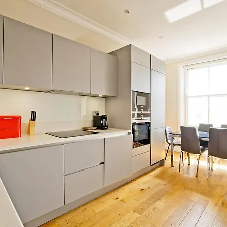 Bright & Modern 2br Flat In Kensington Apartment London