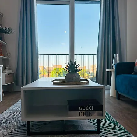 Amazing 2 Bed Flat With Views