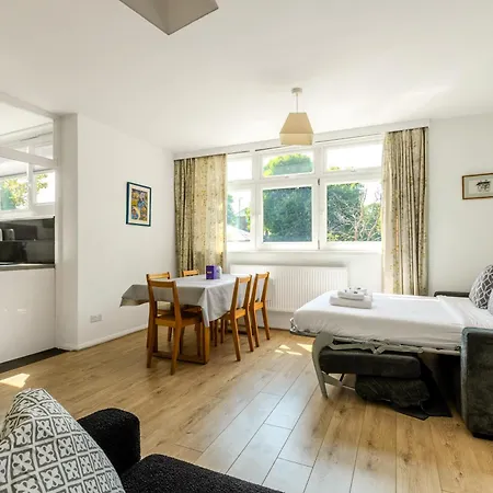 Apartment Sun-lit Studio, 7 Mins To Tube &train, Putney London
