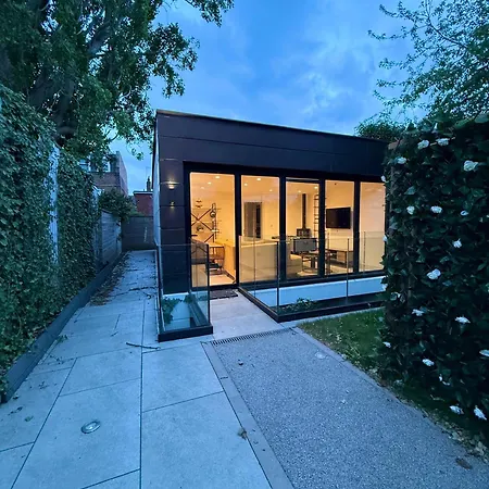 Holiday home Chic 2 Bedroom Modern Cave House *